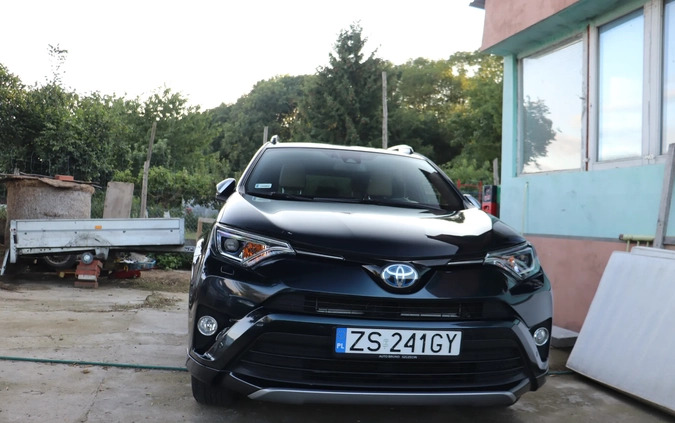 Toyota RAV4 cena 97000 przebieg: 135000, rok produkcji 2017 z Dukla małe 106